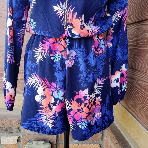 One Clothing Blue Tropical Long Sleeve Romper Size Small - Picture 14 of 16